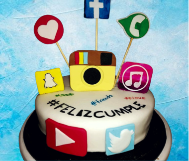 Torta temática redes sociales TikTok Instagram Facebook Cali